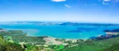Panorâmica ensolarada do topo da trilha do Cambirela com vista para ilha de Florianópolis - Dezembro de 2019